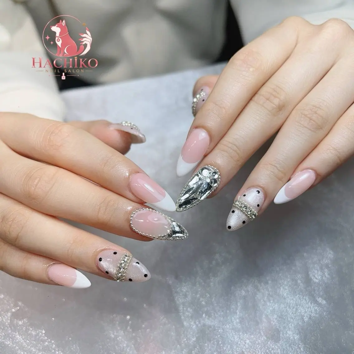 ネイル チークネイル クリアネイル ガーリー キラキラネイル 韓国ネイル ハンドネイル Hachiko Nail Salonのネイルデザイン