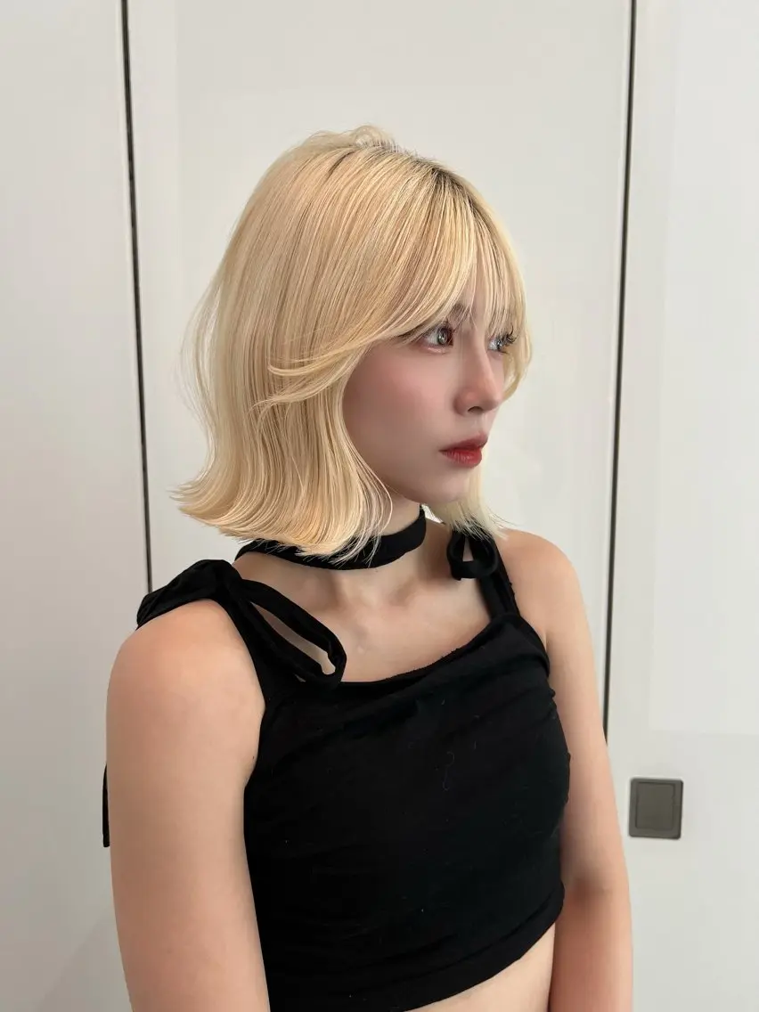 ミディアム カラー カット ヘアカラー トリートメント 抜きっぱなしブロンド /ハイトーン/カナタのヘアスタイル