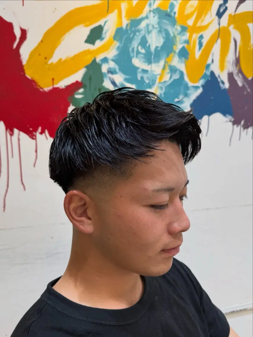 メンズ フェードカット モヒカン 菊地 隆斗のヘアスタイル