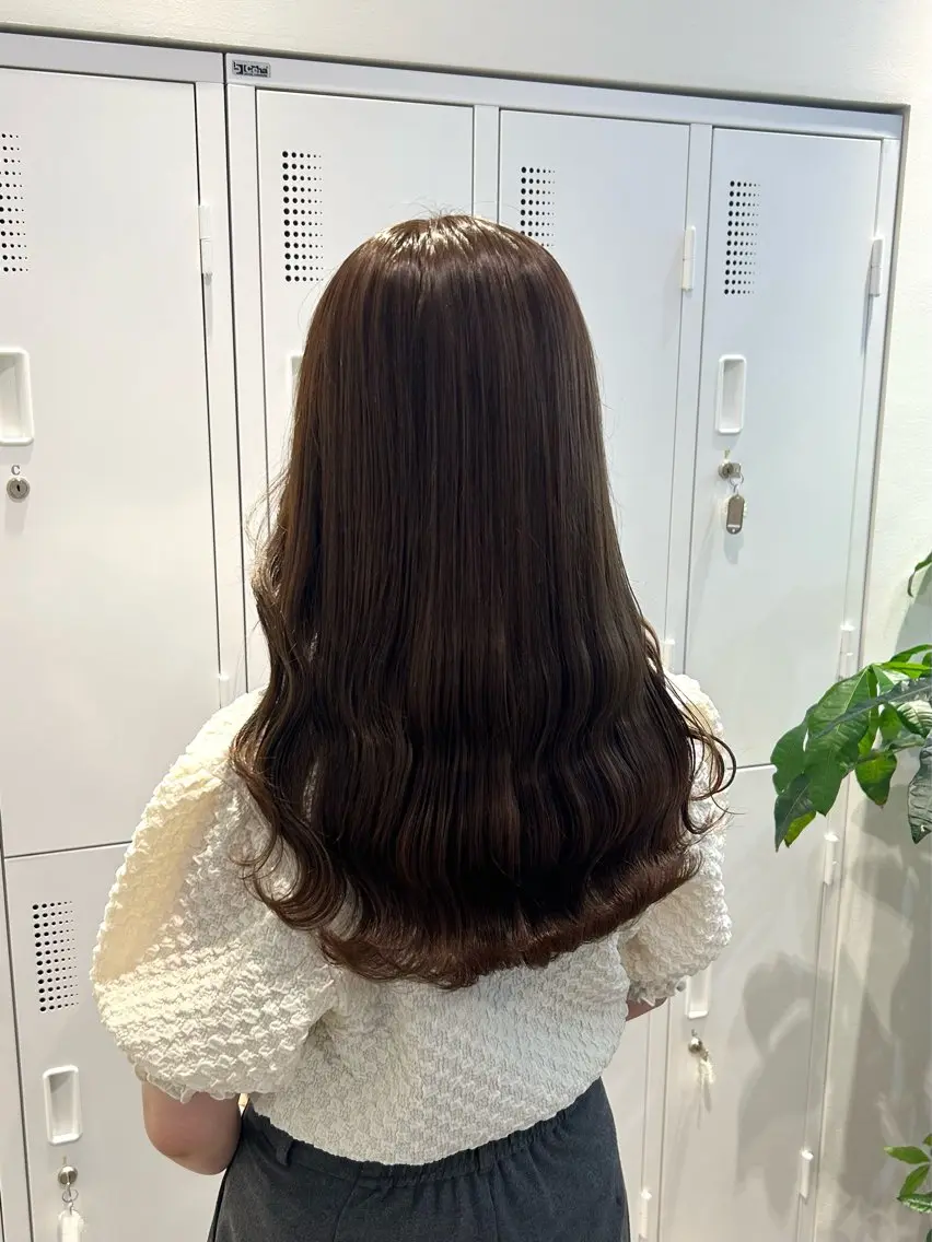 セミロング アッシュ 青山 里帆のヘアスタイル