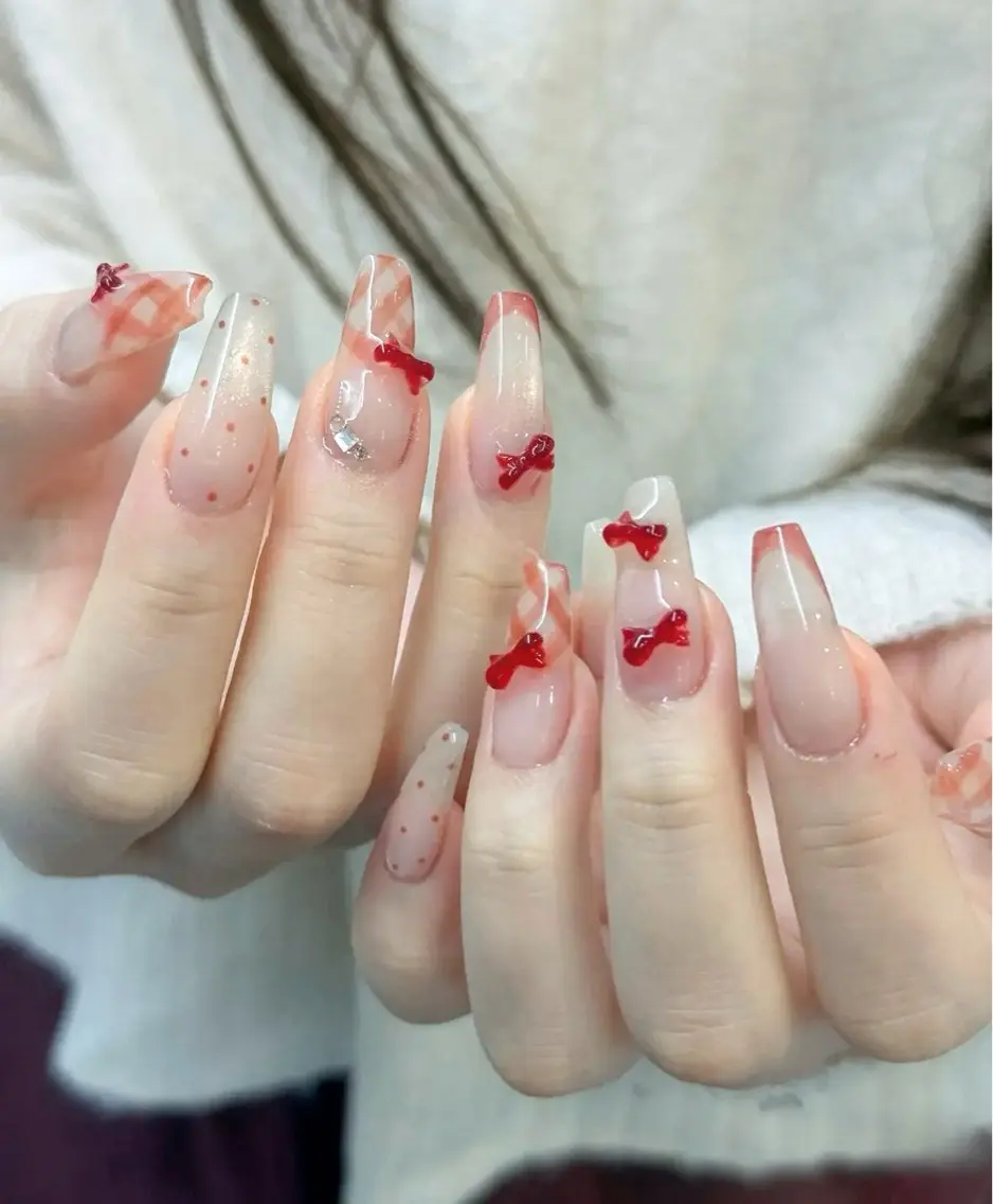 ネイル キラキラネイル マグネットネイル ミラーネイル ニュアンスネイル 春ネイル ハンドネイル Lyna 池袋のネイルデザイン