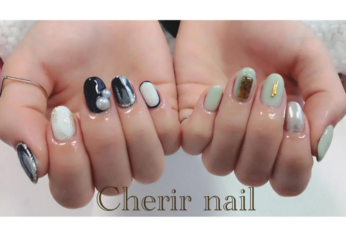 ネイル ジェルネイル グリーン ネイビー ホワイト 冬ネイル Cherirnail kaoriのネイルデザイン