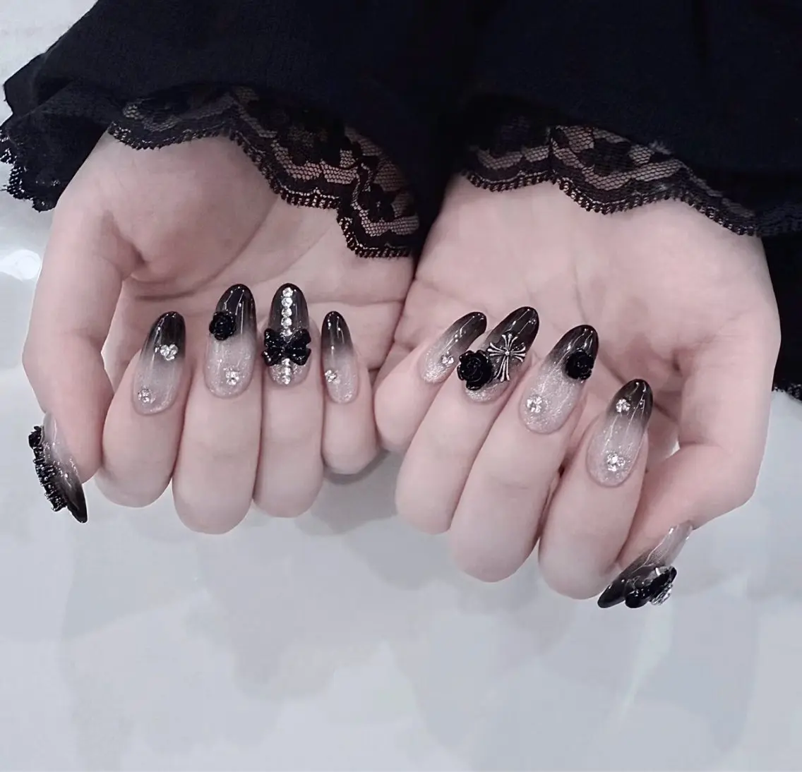 ネイル フットネイル フレンチネイル グラデーション 氷ネイル・うるうるネイル 韓国ネイル ハンドネイル Lynn_ Nailのネイルデザイン
