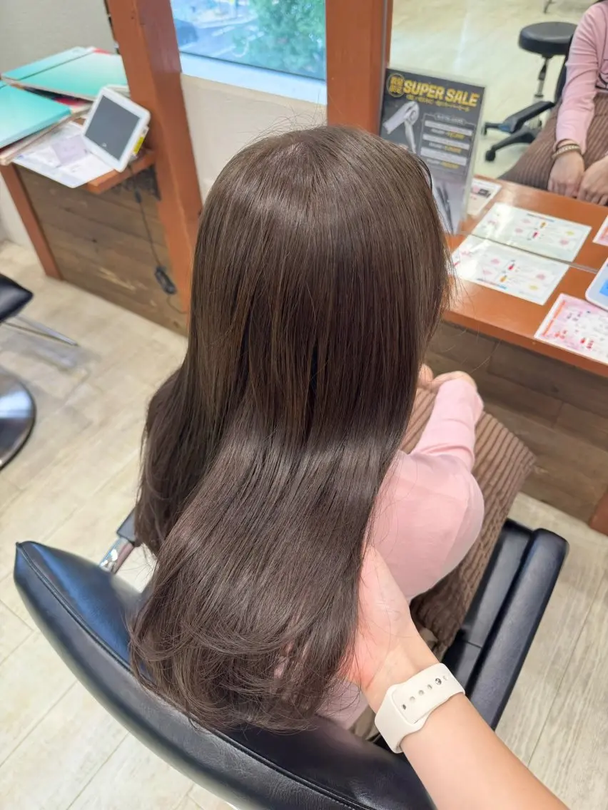 カット＋うるツヤ透明感カラー(高発色アディクシー、フィヨーレカラー使用✨)の写真