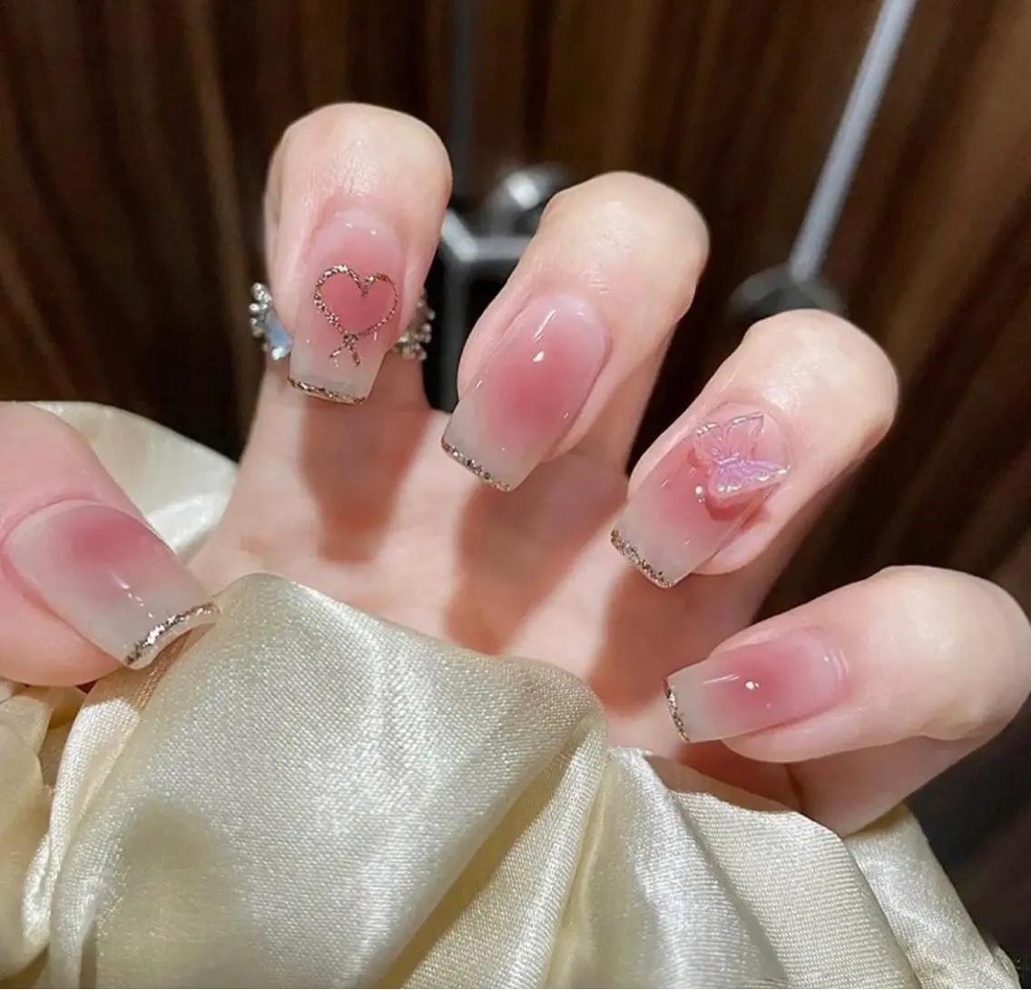 ネイル チークネイル 長さ出し ニュアンスネイル ネイルチップ ワンホンネイル ハンドネイル ISA_ BELLAのネイルデザイン