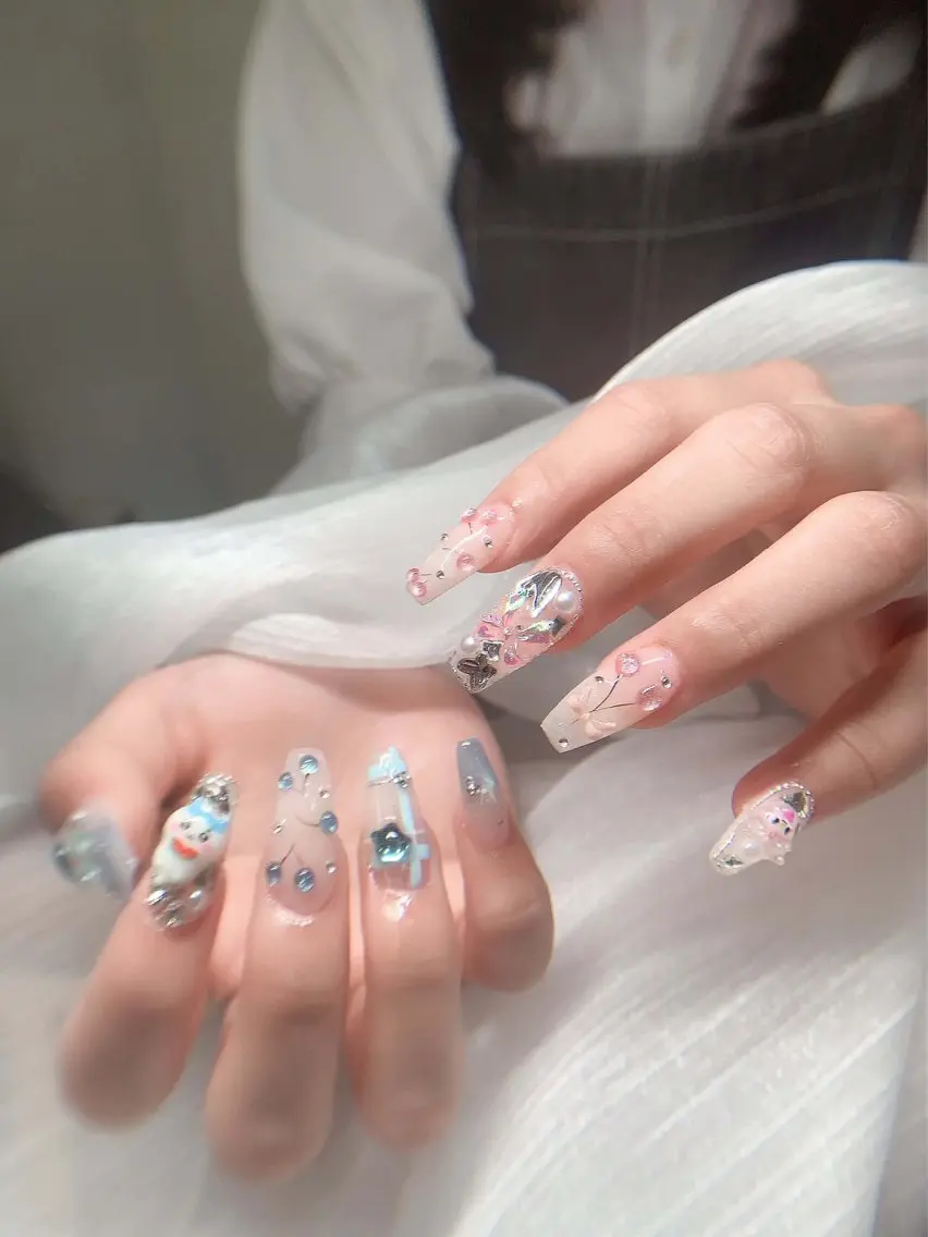 ネイル オーロラネイル ブルー チークネイル 長さ出し フットネイル NOA 池袋のネイルデザイン