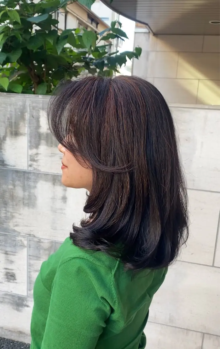 セミロング 顔まわりレイヤー レイヤーカット 染谷 れなのヘアスタイル