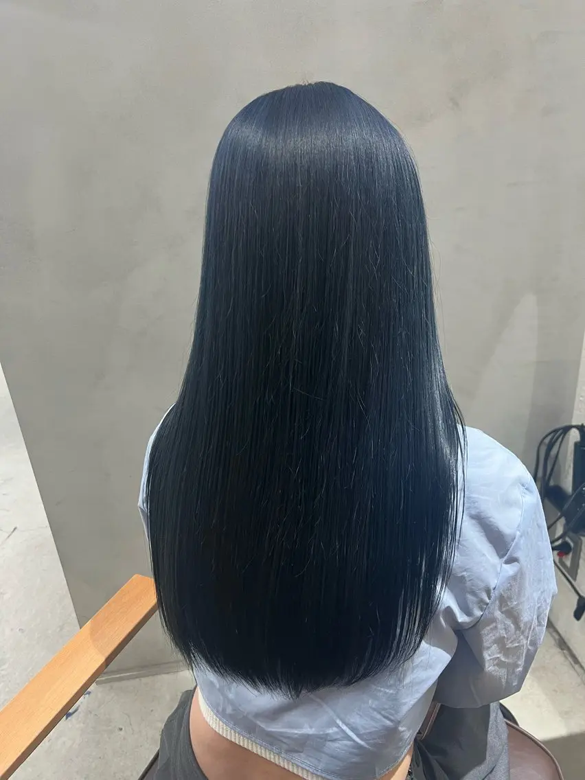 セミロング カラー ヘアアレンジ 黒髪 ブルーカラー ブルーブラック 髪質改善 トリートメント 金子 廉のヘアスタイル