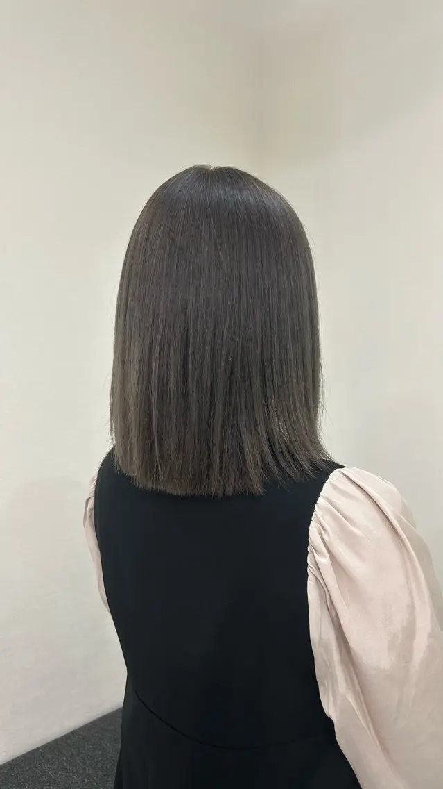 ミディアム ヘアカラー 𝑹𝒊𝒌𝒐 ブリーチ/艶カラーのヘアスタイル