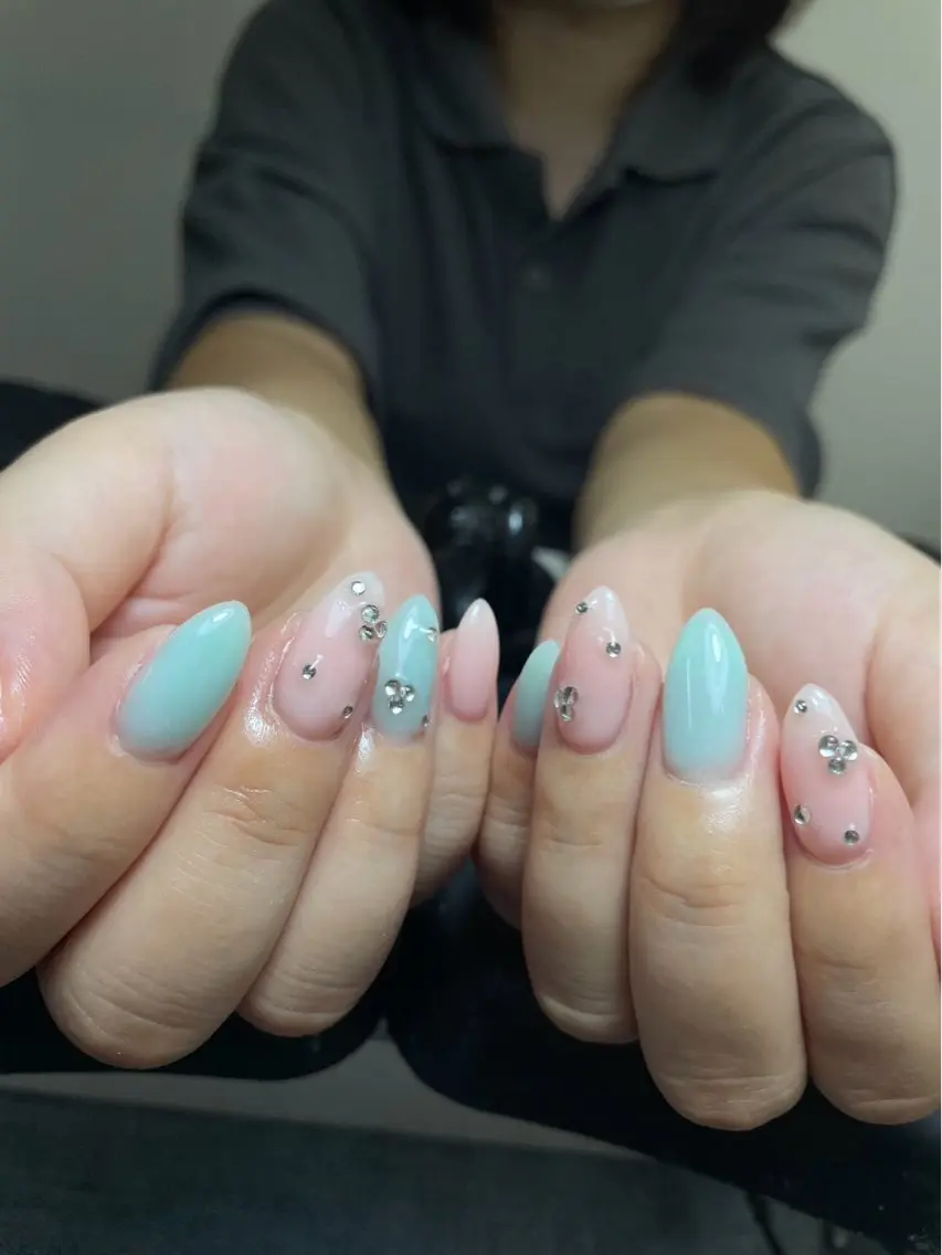 ネイル チークネイル 長さ出し フットネイル ジェルネイル 卒業式 𝓐𝓷𝓻𝓲 XiinhNailのネイルデザイン