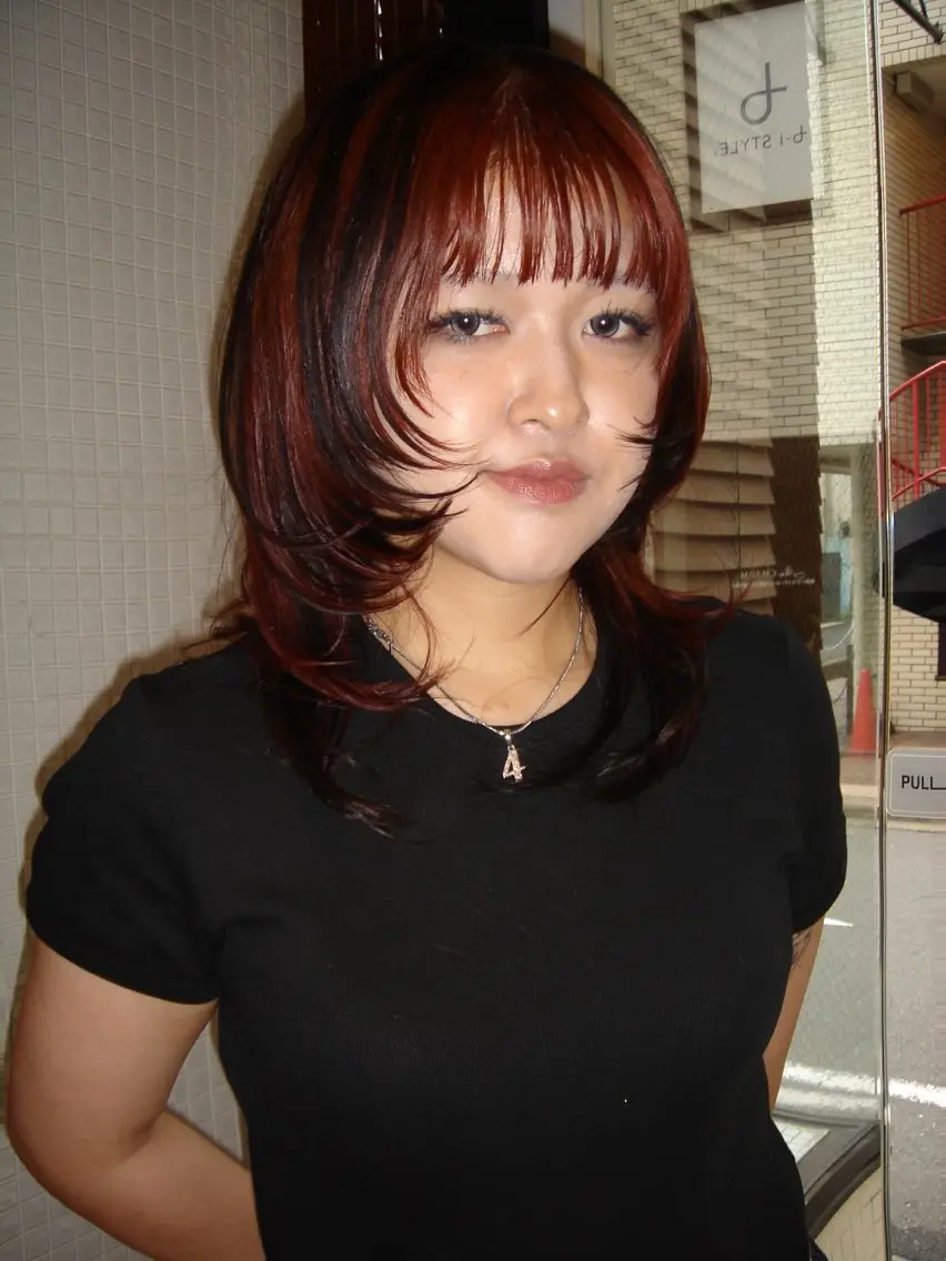 セミロング ハッシュカット 滝沢 ののかのヘアスタイル