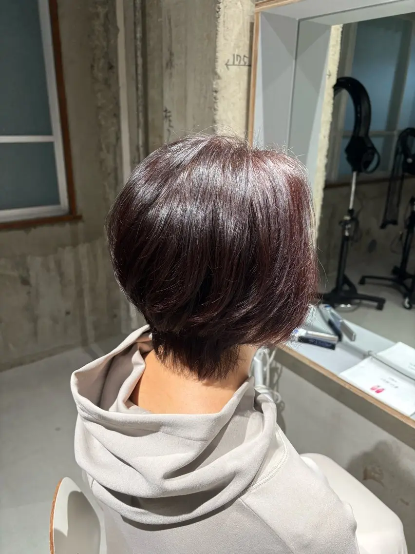 ショート ピンクブラウン ヘアカラー 安藤 まりのヘアスタイル