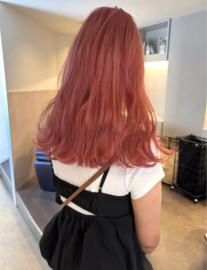 セミロング カラー ブロンド オレンジ オレンジピンク ピンクカラー ヘアカラー トリートメント RAIMA ケアハイトーンのヘアスタイル
