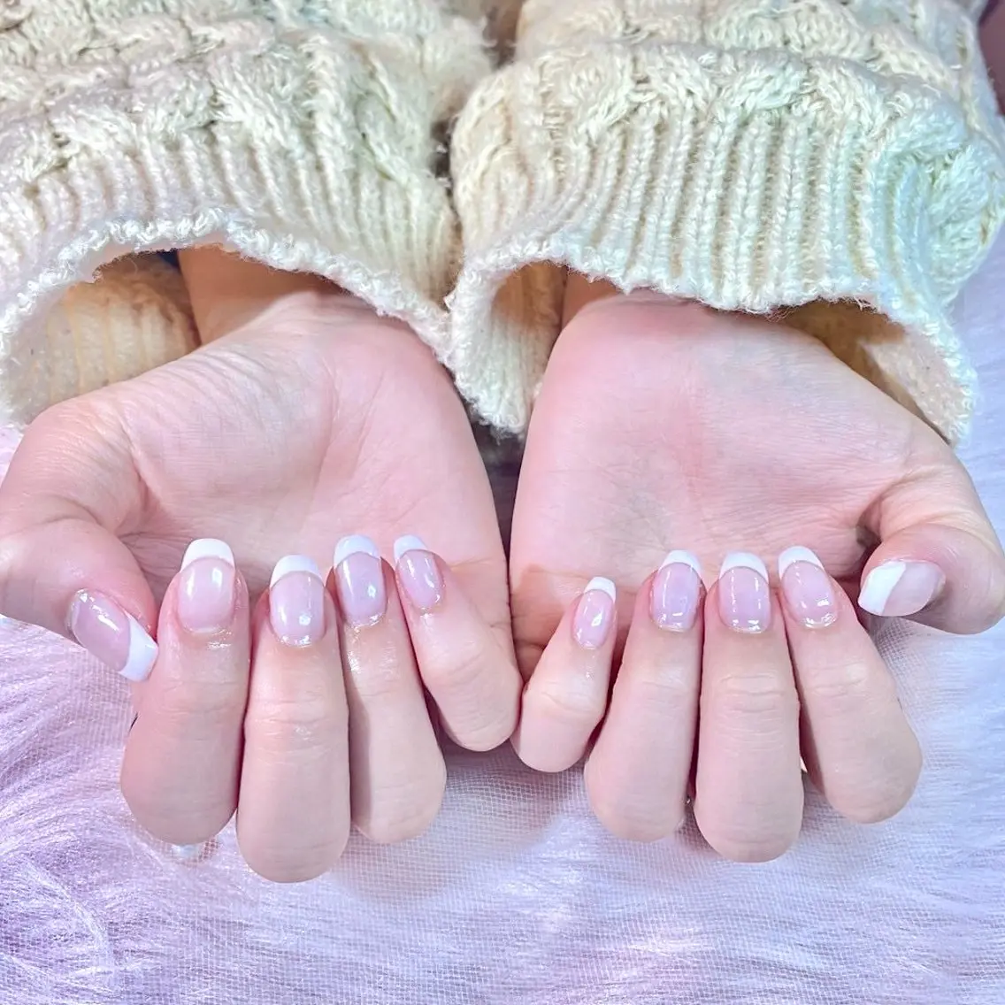 ハンド フレンチネイル ベースカラー込みの写真