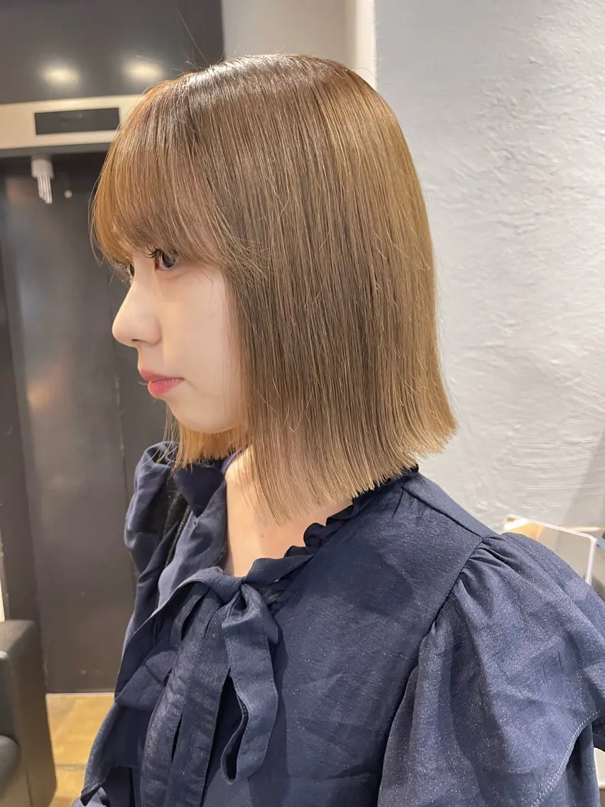 ミディアム カラー ブリーチ ケアブリーチ デザインカラー ダブルカラー イヤリングカラー TATSUブリーチ/ ミルクティーベージュのヘアスタイル