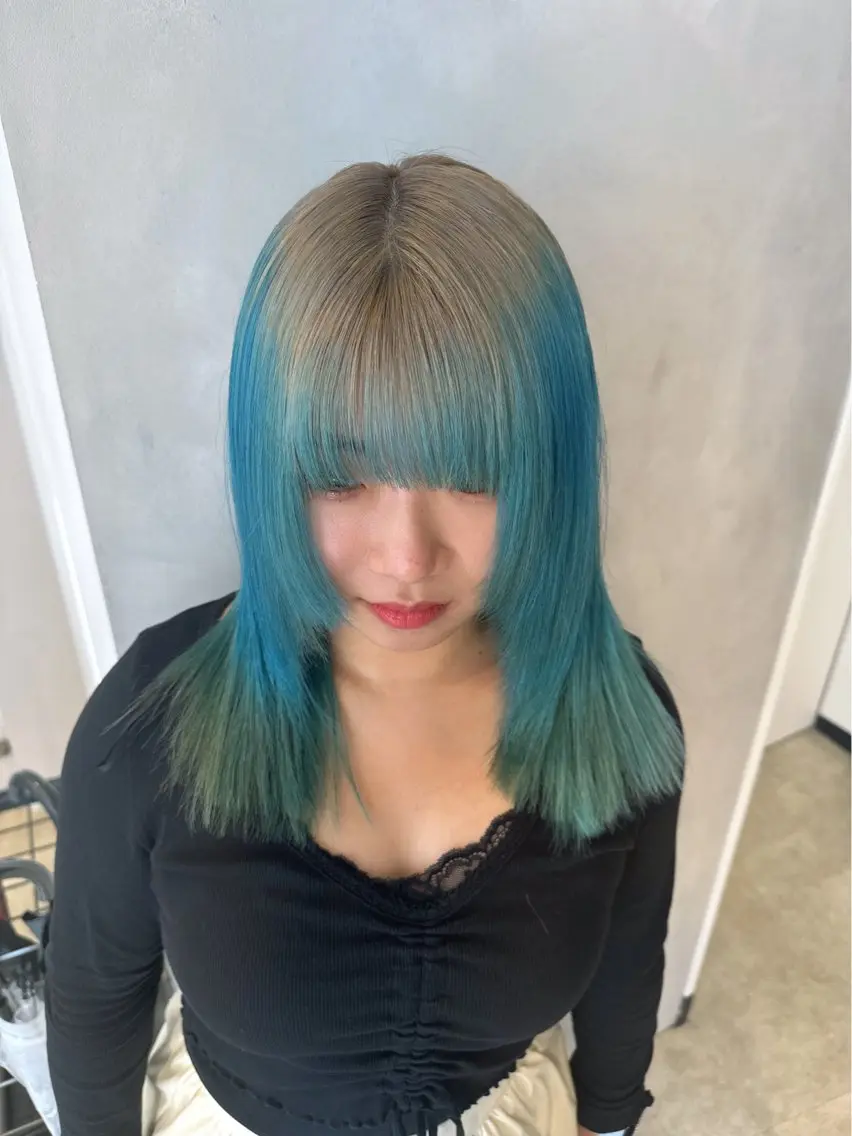 セミロング カラー ブロンド ブルーカラー デザインカラー トリートメント カット ヘアカラー トリートメント 透明感カラー✨艶髪 制作🌱山根あゆみのヘアスタイル