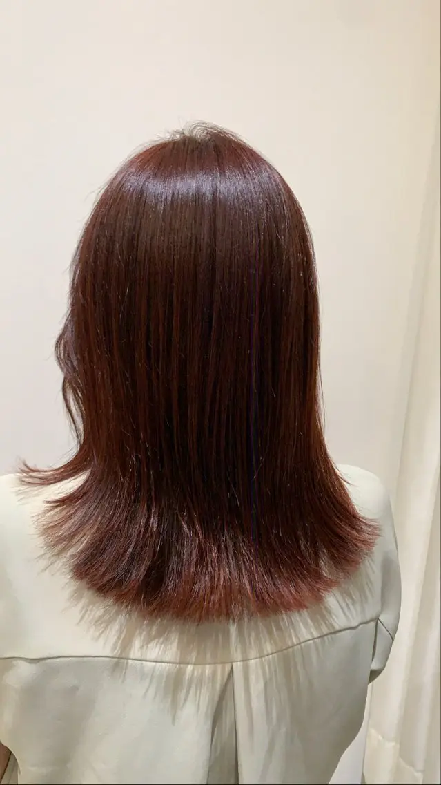ミディアム 外ハネヘア カット ヘアカラー 吉田 詩穂のヘアスタイル