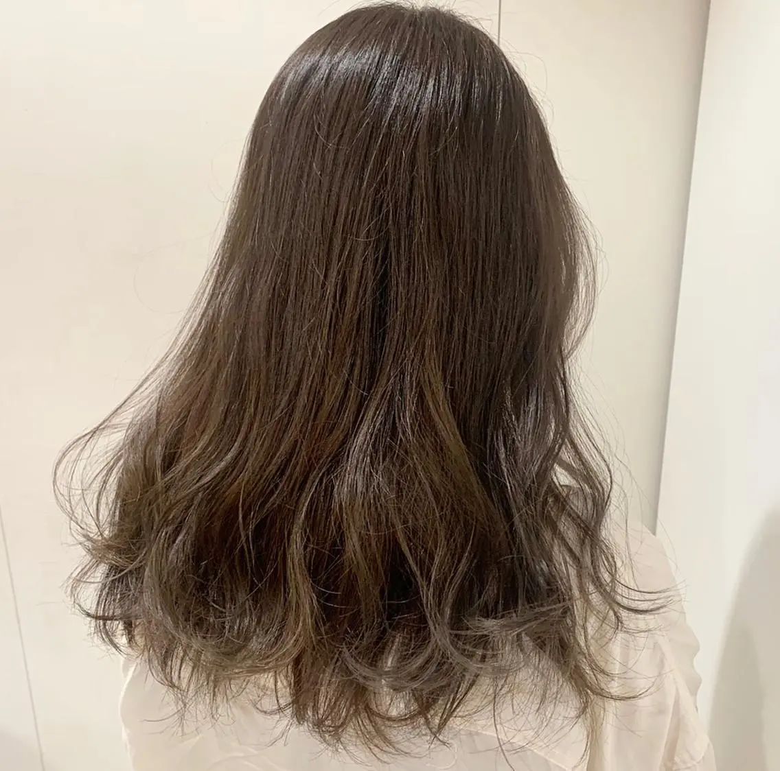 カラー 山口 莉奈のヘアスタイル