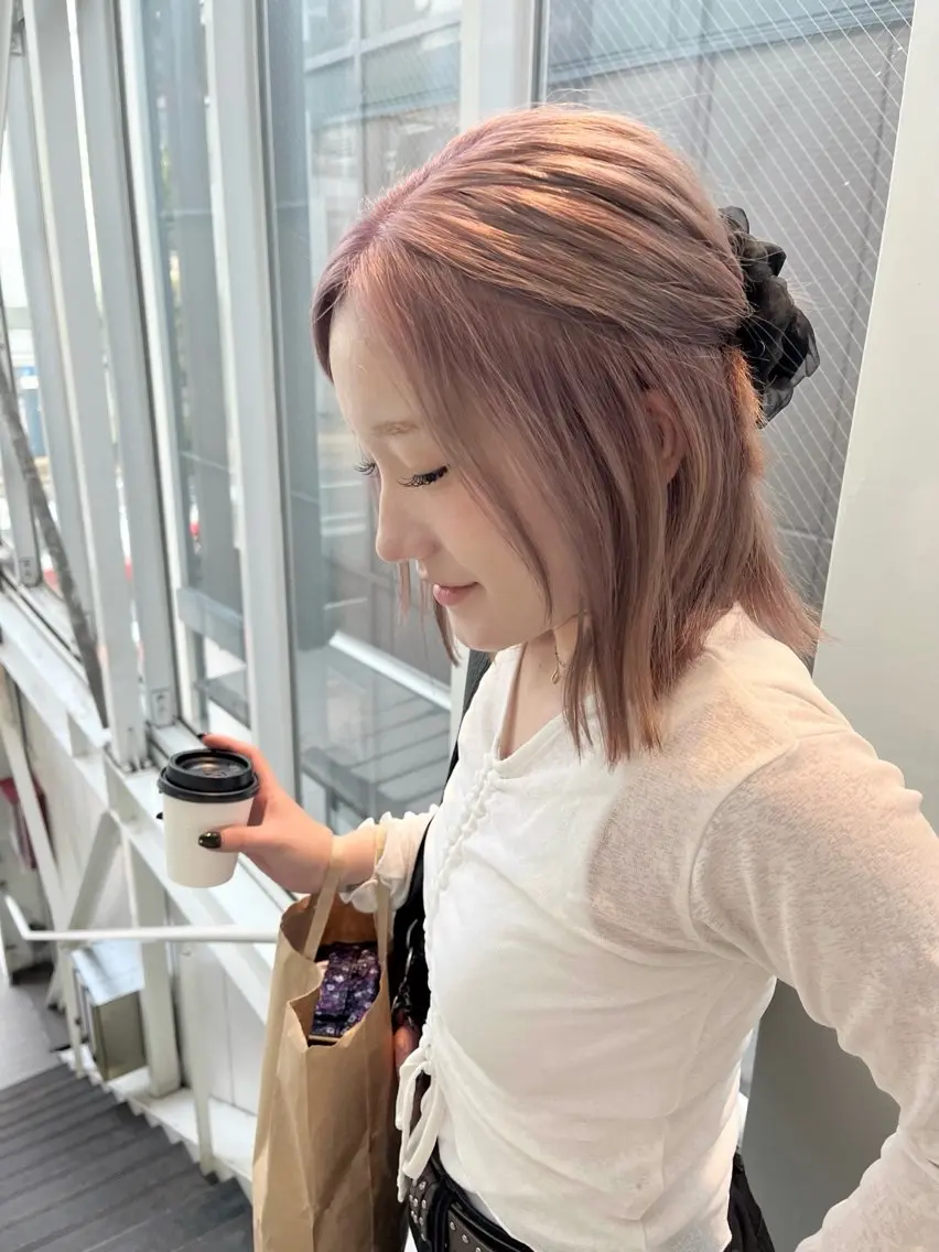 ショート カラー ベージュカラー ピンクカラー ピンクベージュ ヘアカラー トリートメント 天神/レイヤー特化 ハイトーン/デザインのヘアスタイル