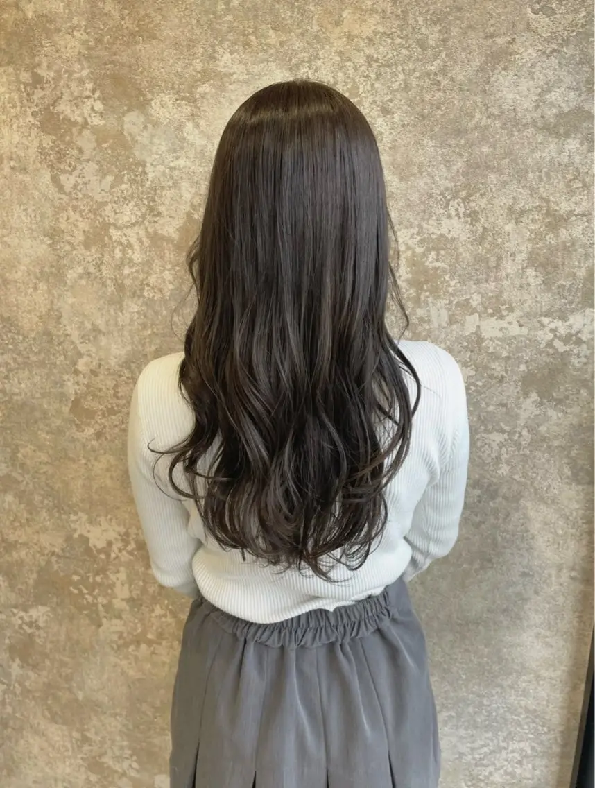 ロング カラー 透明感カラー グレージュ レイヤーカット 古畑 柚珠のヘアスタイル