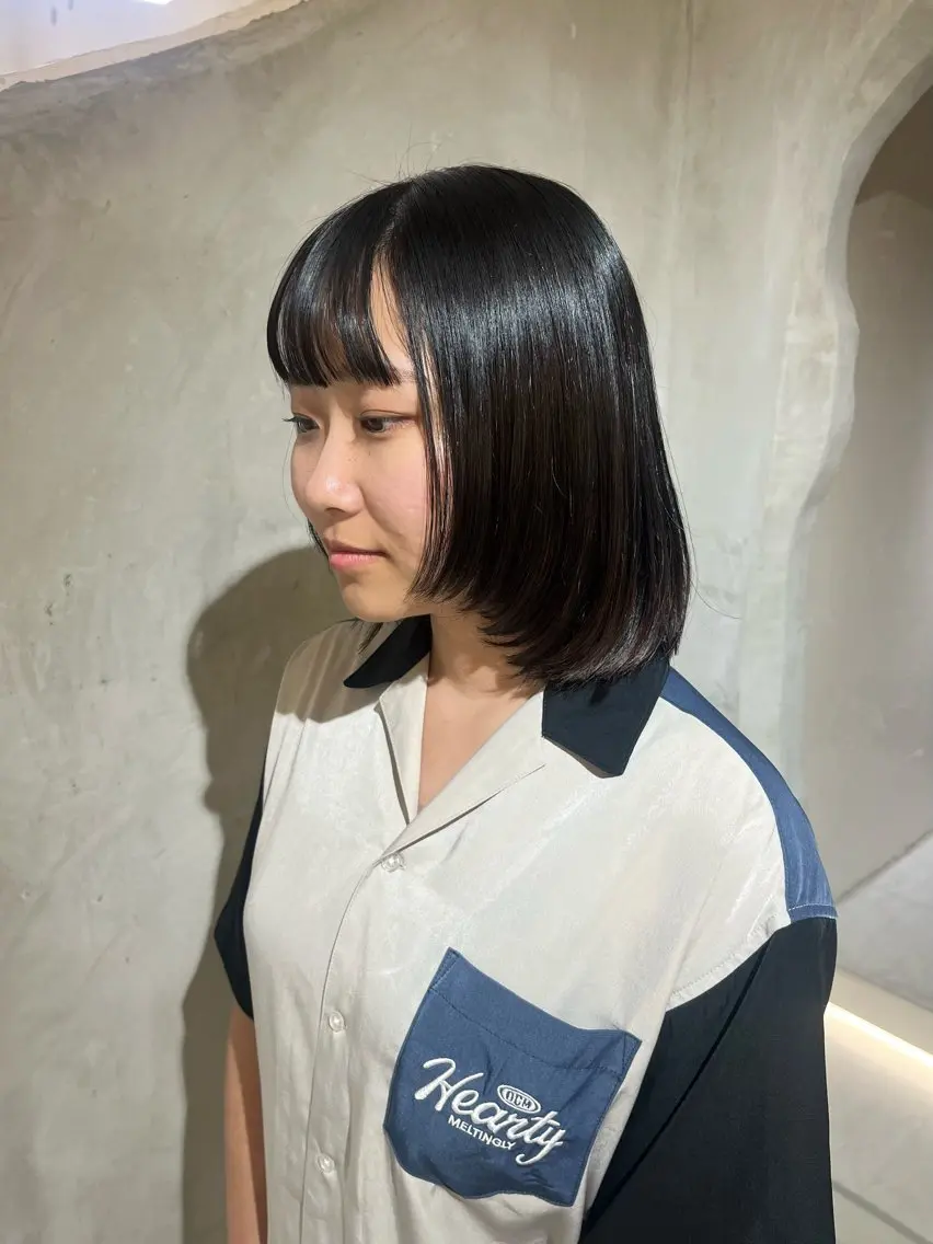 ミディアム 顔まわりレイヤー 顔周りカット レイヤーカット カット 切りっぱなしボブ/ 艶カラー/綾莉のヘアスタイル