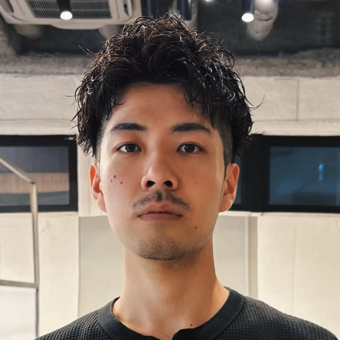 ショート パーマ メンズ センターパート メンズパーマ カット パーマ メンズ特化美容師 サノヤマトのヘアスタイル