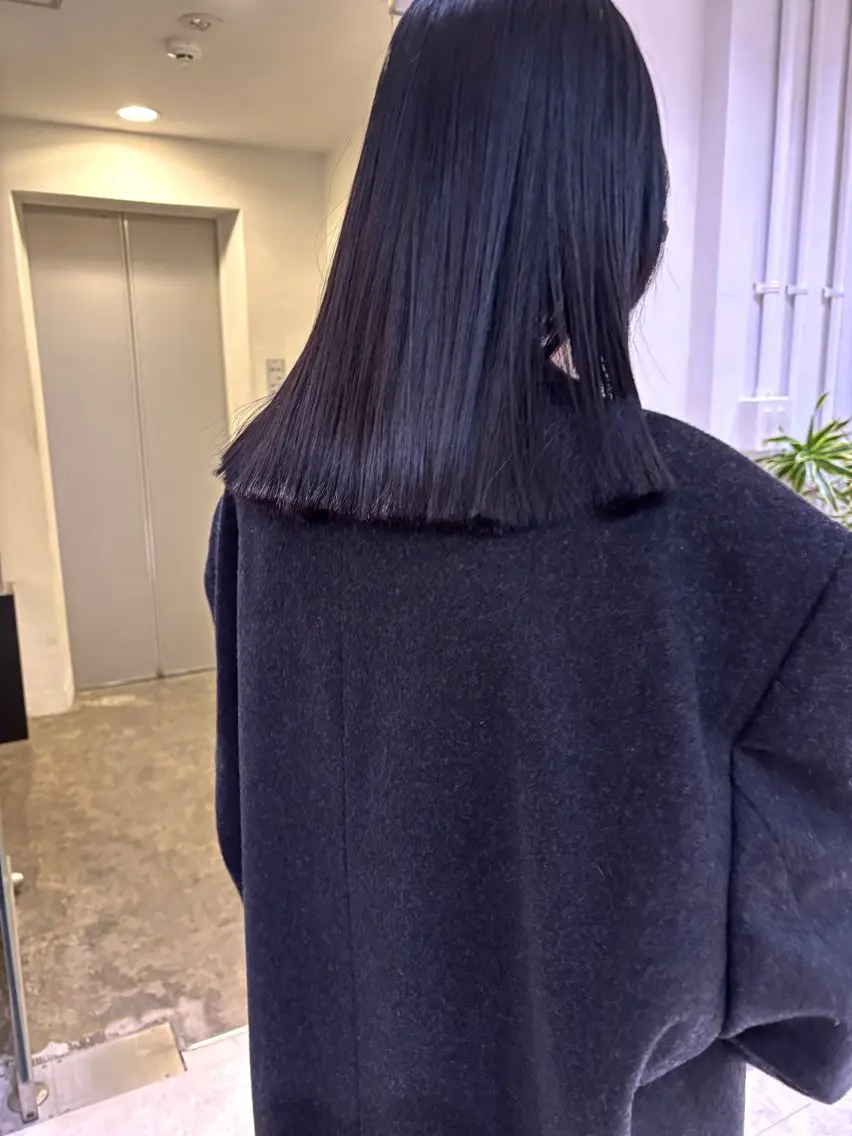 ミディアム 切りっぱなしロブ カット トリートメント やまもと さえのヘアスタイル