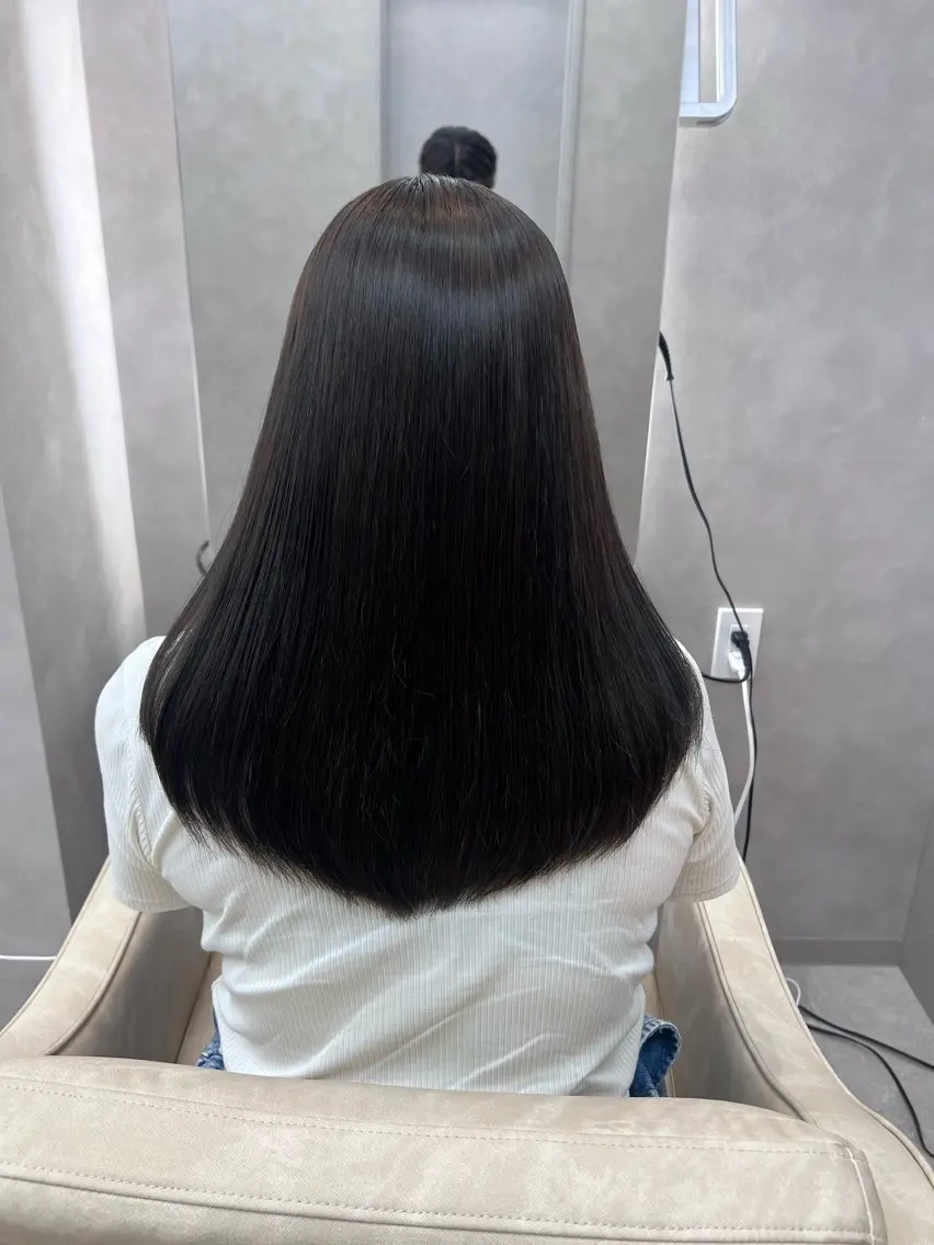 セミロング カット ヘアカラー 山中 欧輔のヘアスタイル
