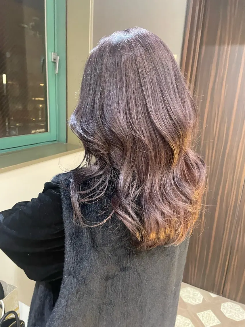 カラー グレージュ ラベンダーカラー ラベンダーグレージュ ラベンダーグレー AIRI layer cut hairのヘアスタイル