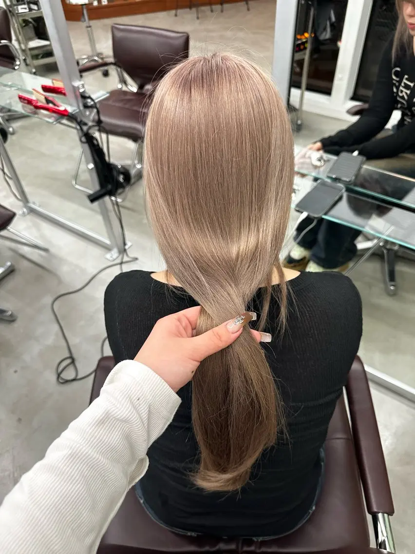 ロング タマシロカリン 艶カラー/レイヤーのヘアスタイル