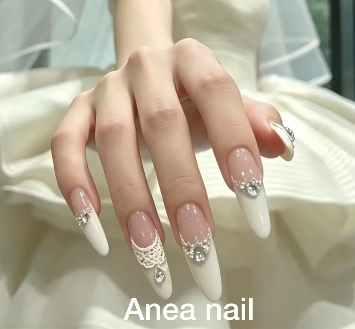 👰ブライダルネイル 💍ブライダル デザインコース. 💎 長さだし付き ブライダルコースの写真