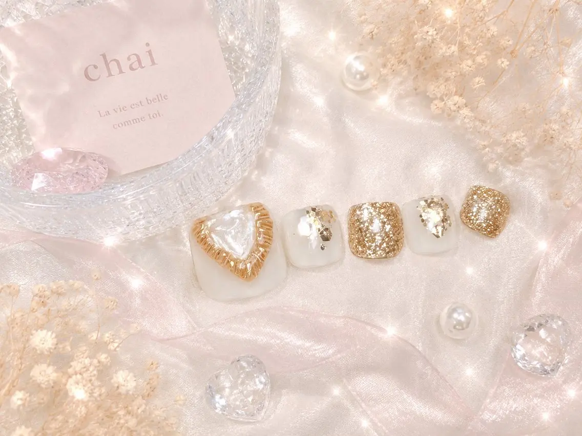ネイル フットネイル ジェルネイル ゴールド ホログラムネイル ラメ(グリッター) フットネイル chai nail _ai📍鶴橋のマツエク・マツパデザイン