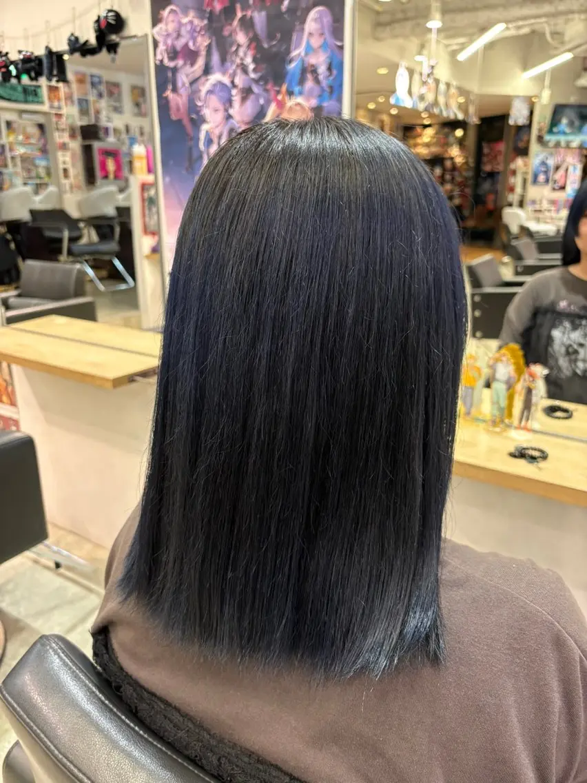 ミディアム カラー 黒髪 ブリーチ ブルーカラー ブルーブラック 透明感カラー 推しカラー/ ミクのヘアスタイル