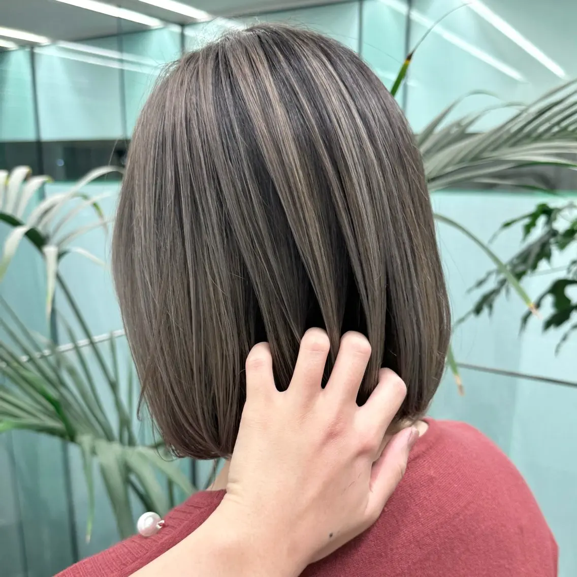 ミディアム カラー バレイヤージュ ハイライトカラー 外国人風カラー ハイライト レイヤーカット ひなた あゆみのヘアスタイル