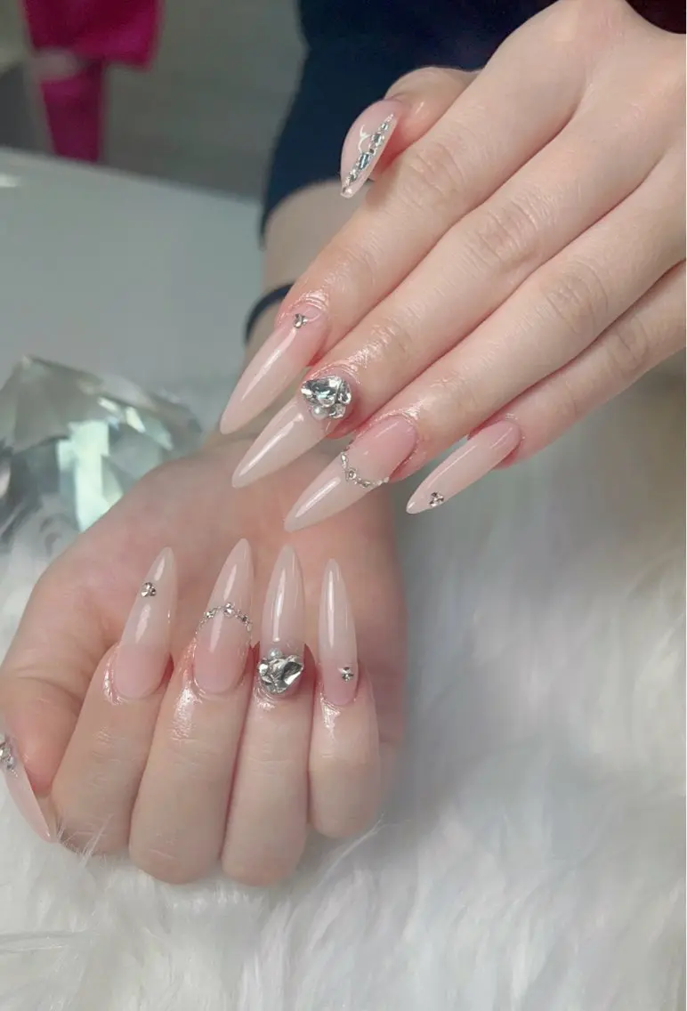 ネイル ジェルネイル ガーリー 韓国ネイル ニュアンスネイル シンプルネイル ハンドネイル KING_NAIL YUMIのネイルデザイン