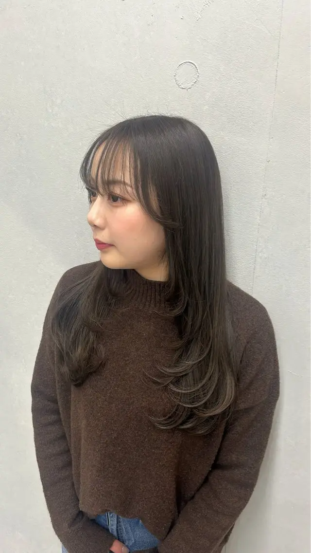 ロング カラー ベージュカラー ブラウンカラー オリーブベージュ オレンジ レイヤーカット カット ヘアカラー IO イオリのヘアスタイル