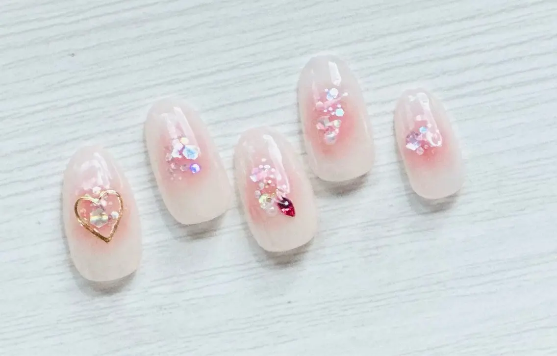 ネイル チークネイル nailsalon oluoluのネイルデザイン