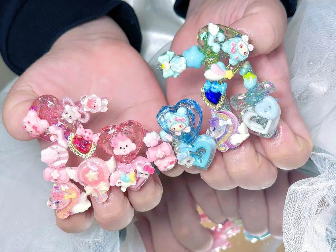 ネイル キラキラネイル マグネットネイル ぷっくりネイル 春ネイル ワンホンネイル ハンドネイル Lyna 池袋 ロングネイルのネイルデザイン