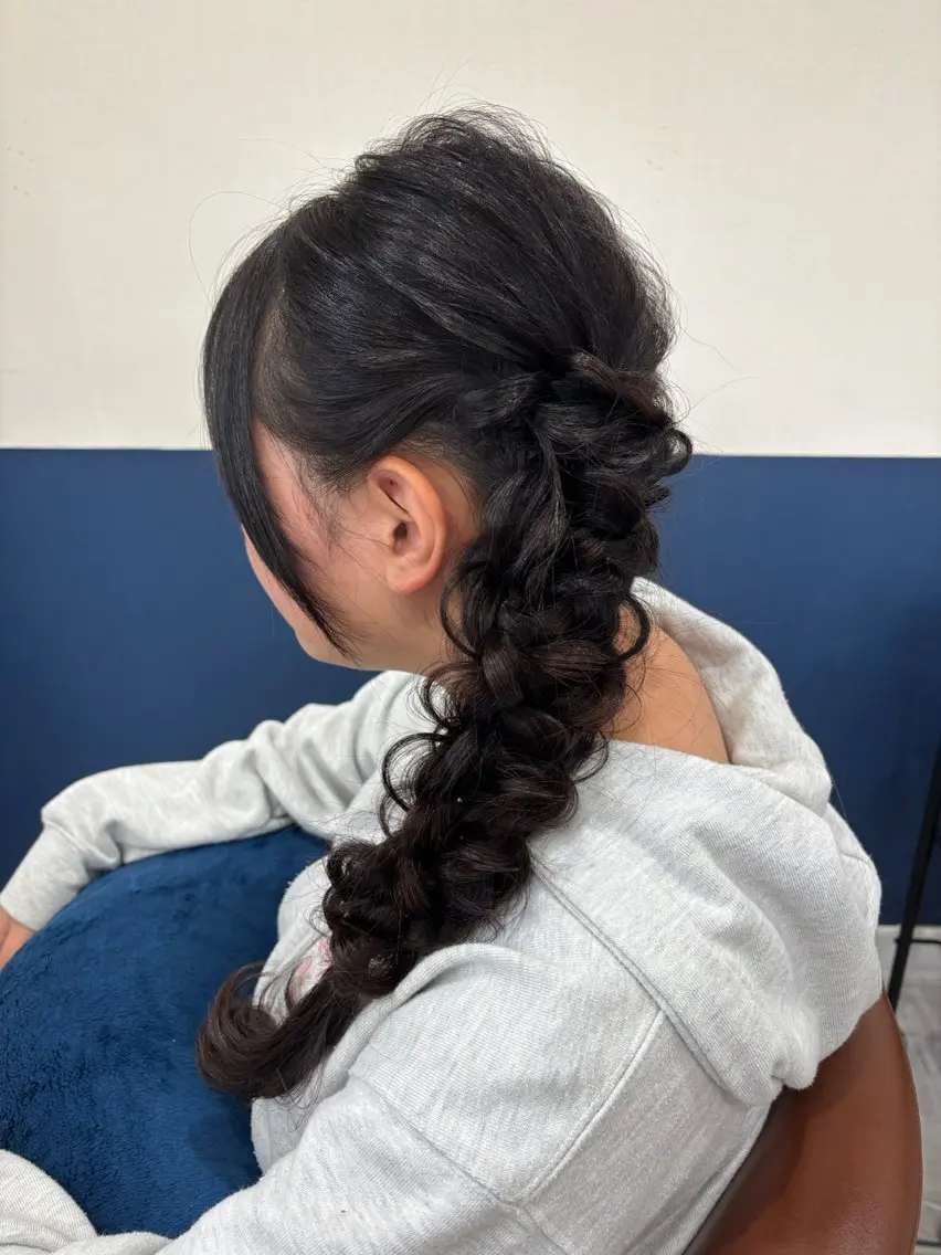 ヘアアレンジ ヘアセット 髪の家 tikiのヘアスタイル