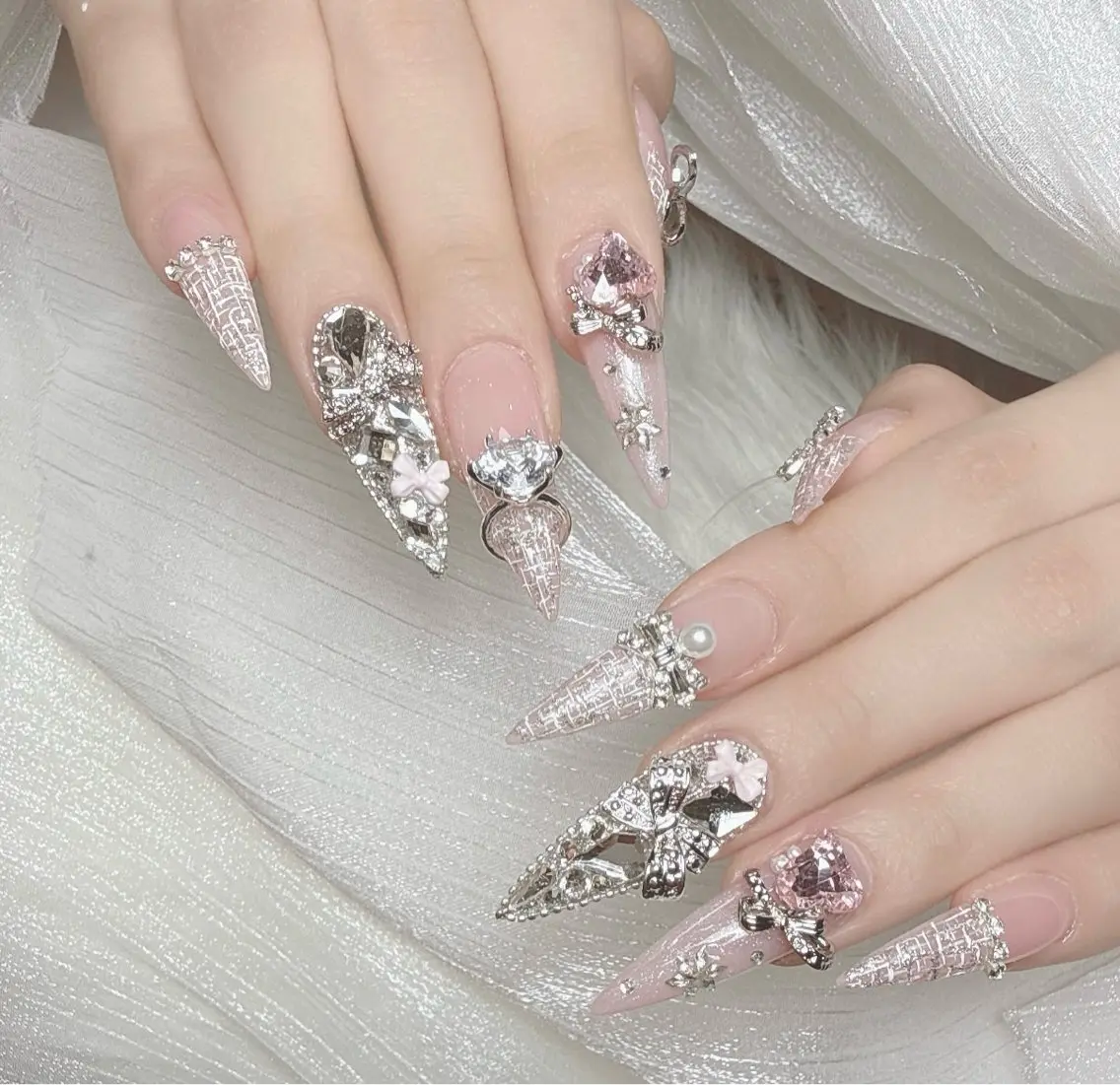ネイル アートネイル オーロラネイル ボルドー チークネイル フレンチネイル ハンドネイル Sakura Nail Salonのネイルデザイン