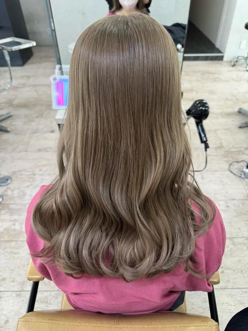 ロング カラー ベージュカラー ブリーチ ミルクティーベージュ ヘアカラー 💙 Tomoka💜のヘアスタイル