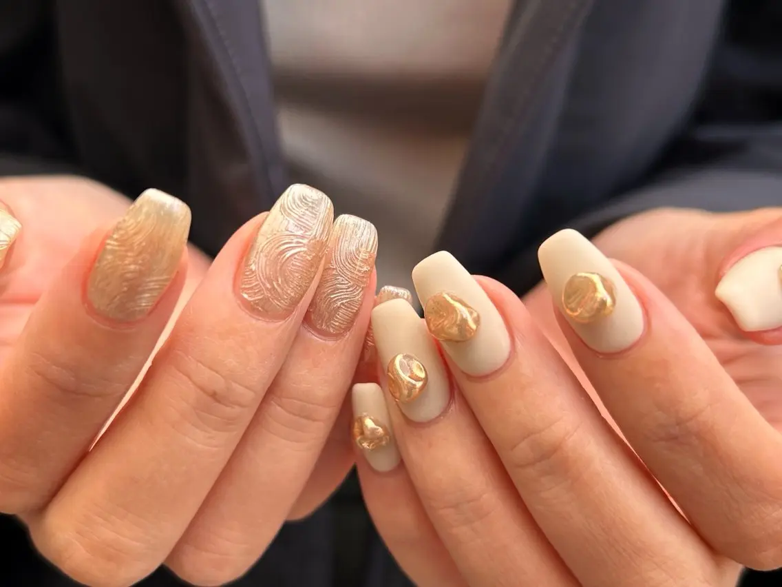 ネイル ゴールド ミラーネイル ニュアンスネイル ハンドネイル MILE. mukonosouのネイルデザイン
