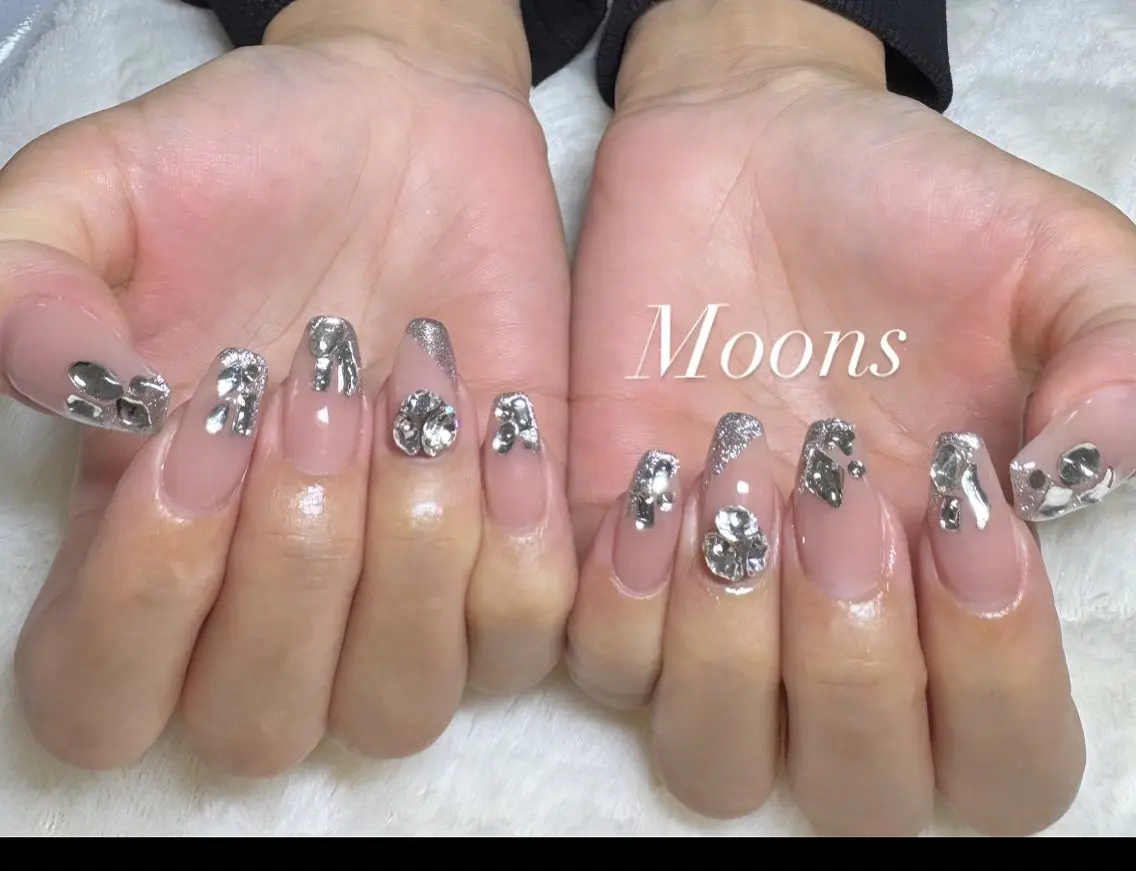 ネイル Moons nail 💅✨のネイルデザイン