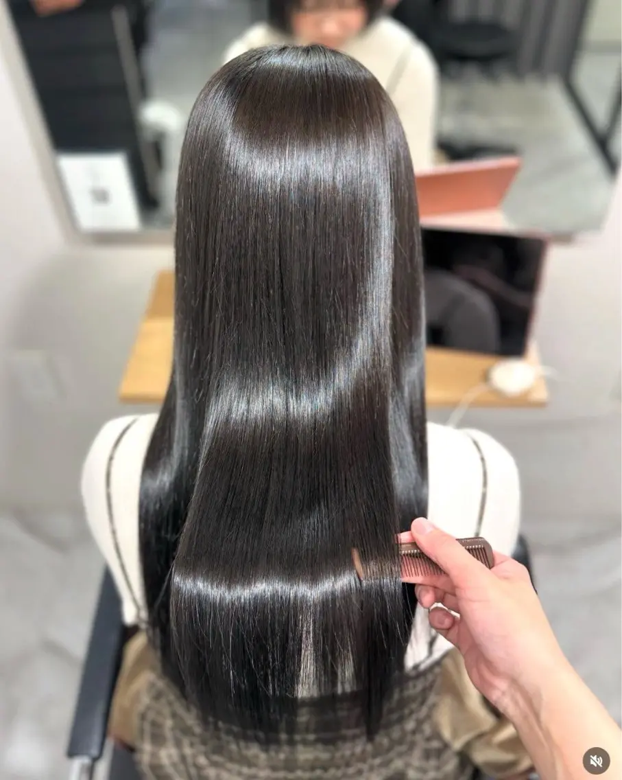 ロング カラー 黒髪 ナチュラルブラック ヘアカラー ichica🤍 褒められる美髪づくりのヘアスタイル