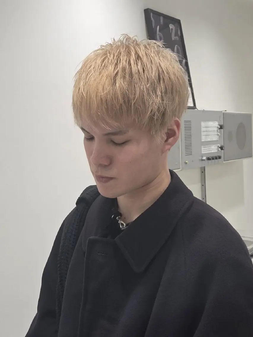 ショート メンズ カラー メンズブリーチ メンズハイトーン ベージュカラー 黒髪 ブリーチ カット ヘアカラー トリートメント ヨクト/当日直前✨ 予約大歓迎🙆♀️のヘアスタイル