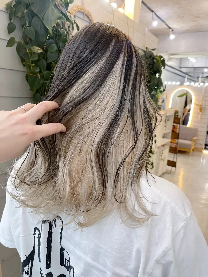 セミロング カラー ハイトーンカラー ヘアカラー トリートメント AiM 大名　似合わせカットのヘアスタイル