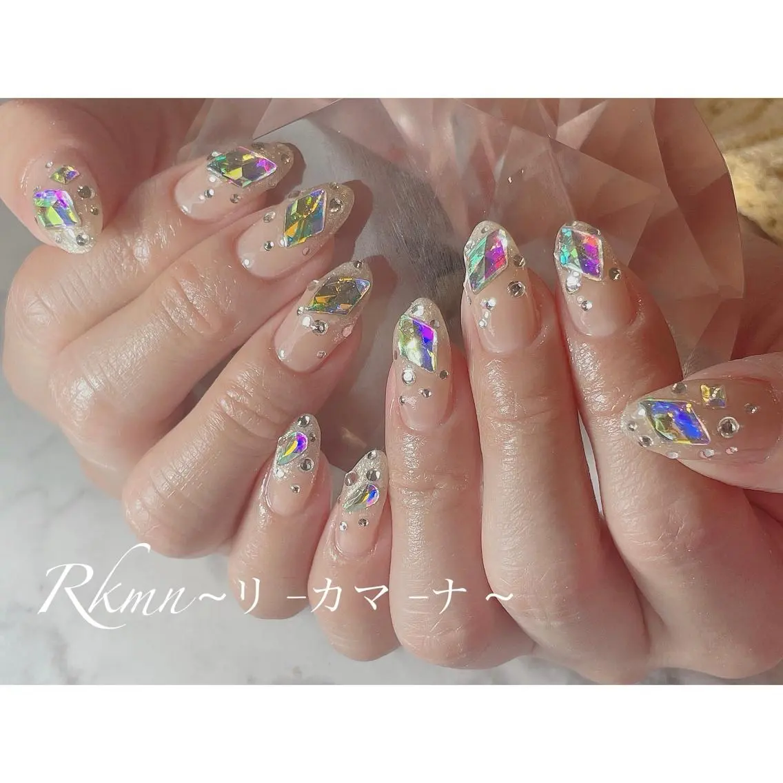 ネイル アートネイル キラキラネイル 春ネイル ストーンネイル ハンドネイル フットネイル ハンドケア Rkmn ~リ-カマ-ナ~のネイルデザイン