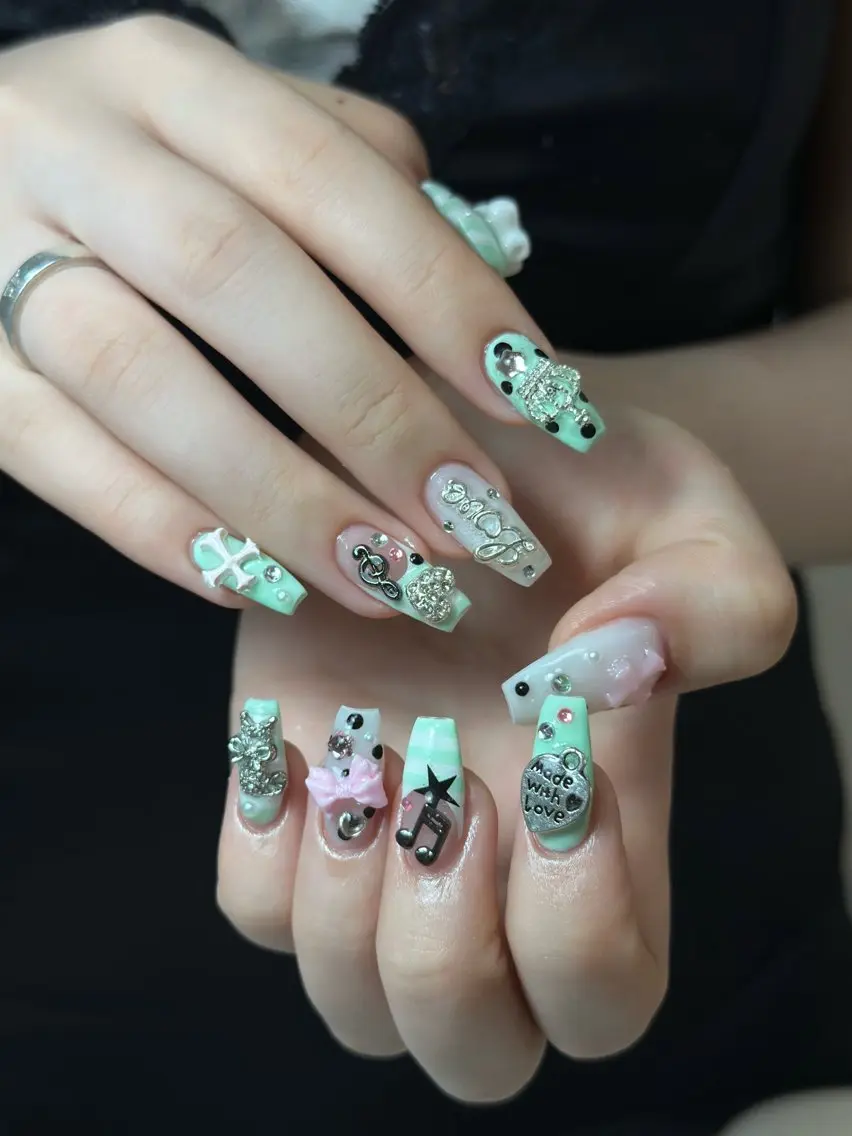 ネイル チークネイル ドット フレンチネイル グラデーション ハート ハンドネイル Julli NailStudioのネイルデザイン
