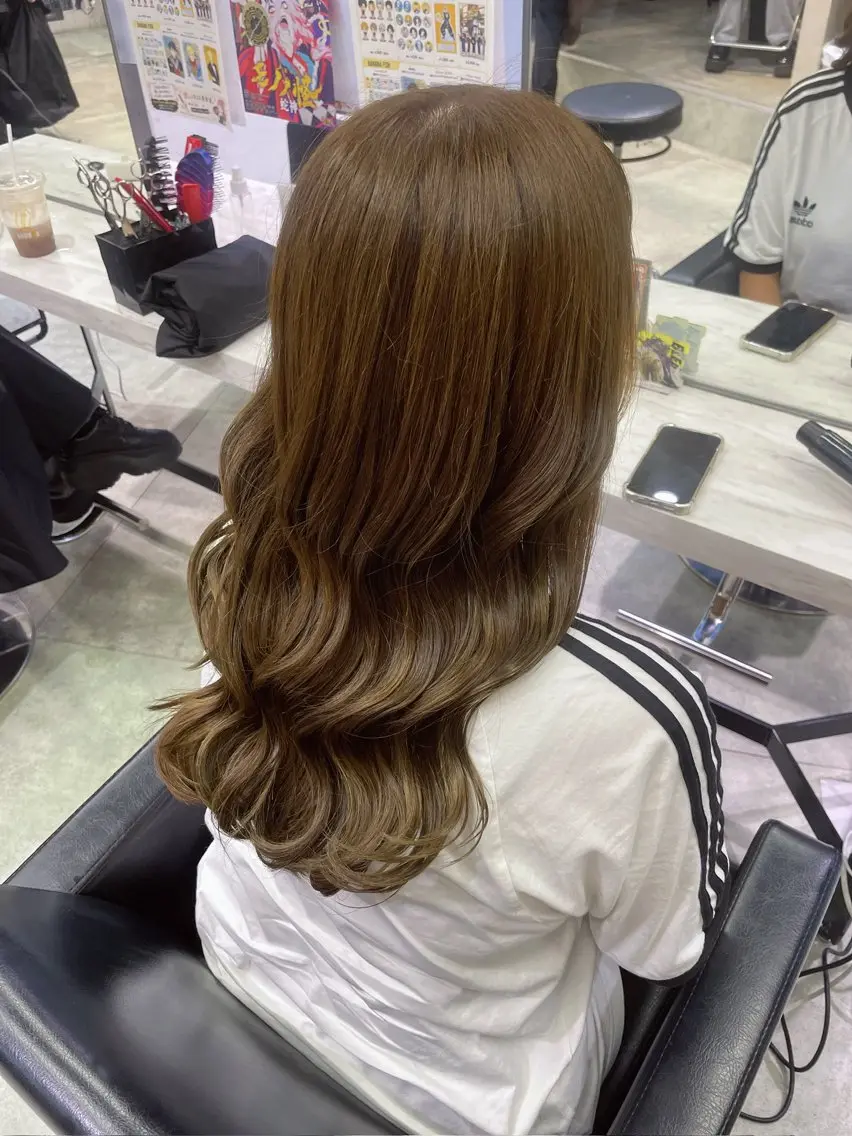 カラー ヘアカラー オタク🍒渋谷 🫒オリーブカラーのヘアスタイル