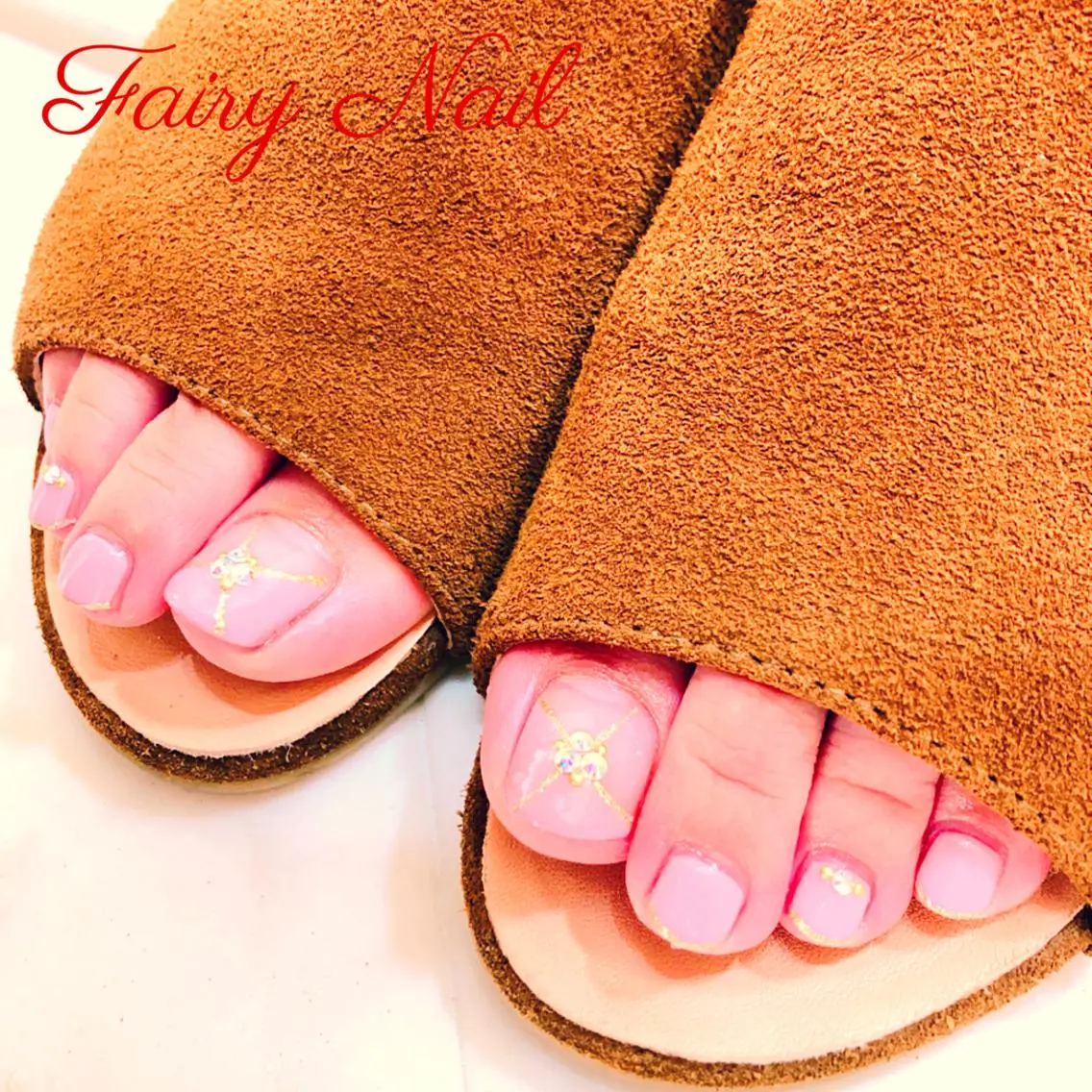 ネイル フットネイル フレンチネイル ゴールド ゴージャス 斜めフレンチ Fairy nailのネイルデザイン
